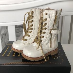 Itty Bitty Toes brand Giergiani toddler boots.